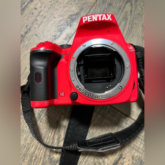 Pentax K-X camera - Picture 10 of 11